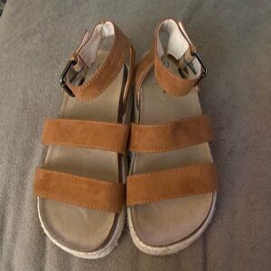 Art Class platform sandal